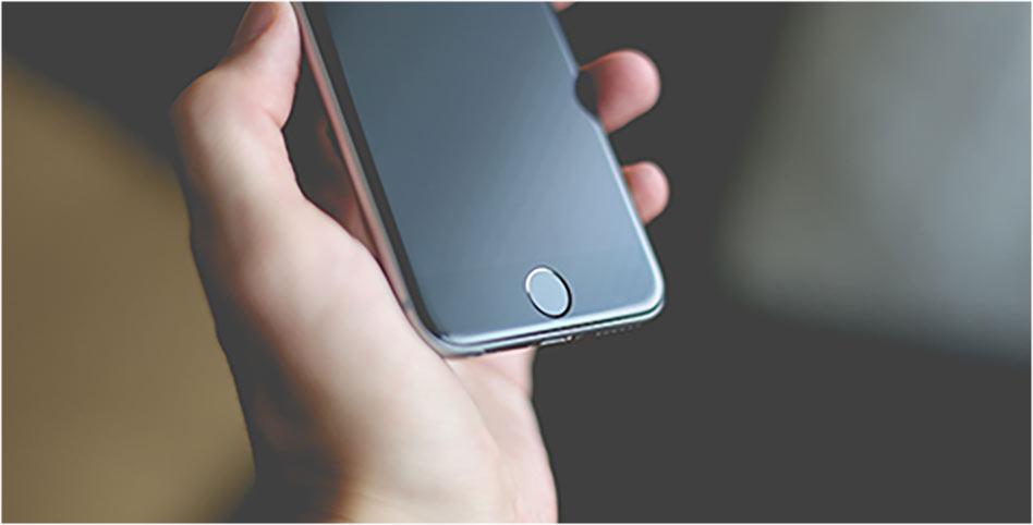 Smartphone in mano
